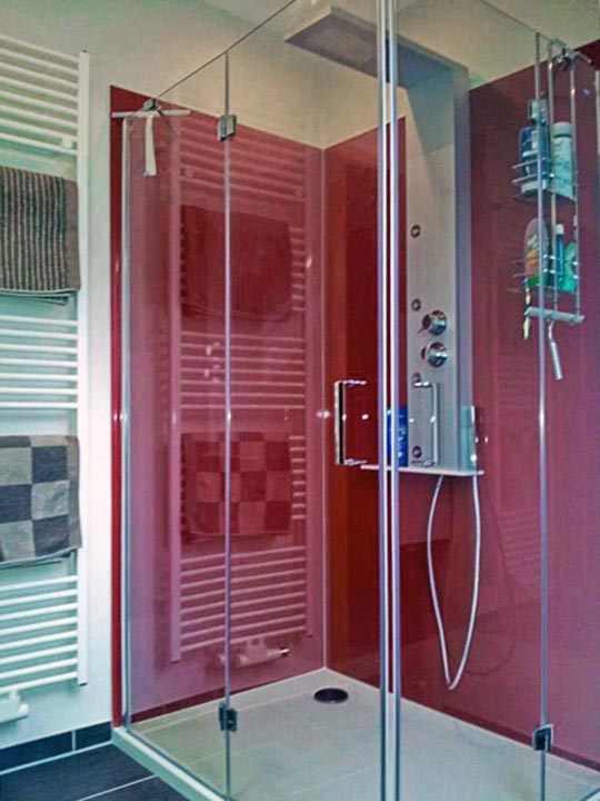 Das Duschen ist, auch bedingt durch die Duschsäule mit Regenbrause und Seitendüsen, einfach ein Traum geworden.